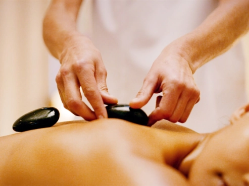 Masaje Royal Thai con Piedras Volcánicas